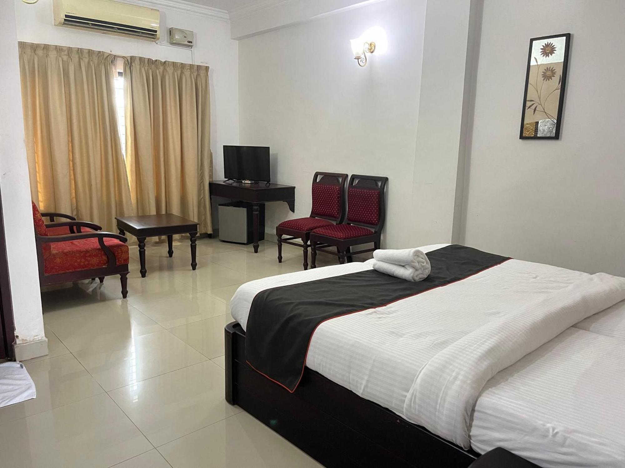 Gee Bee Palace Angamaly Exterior foto